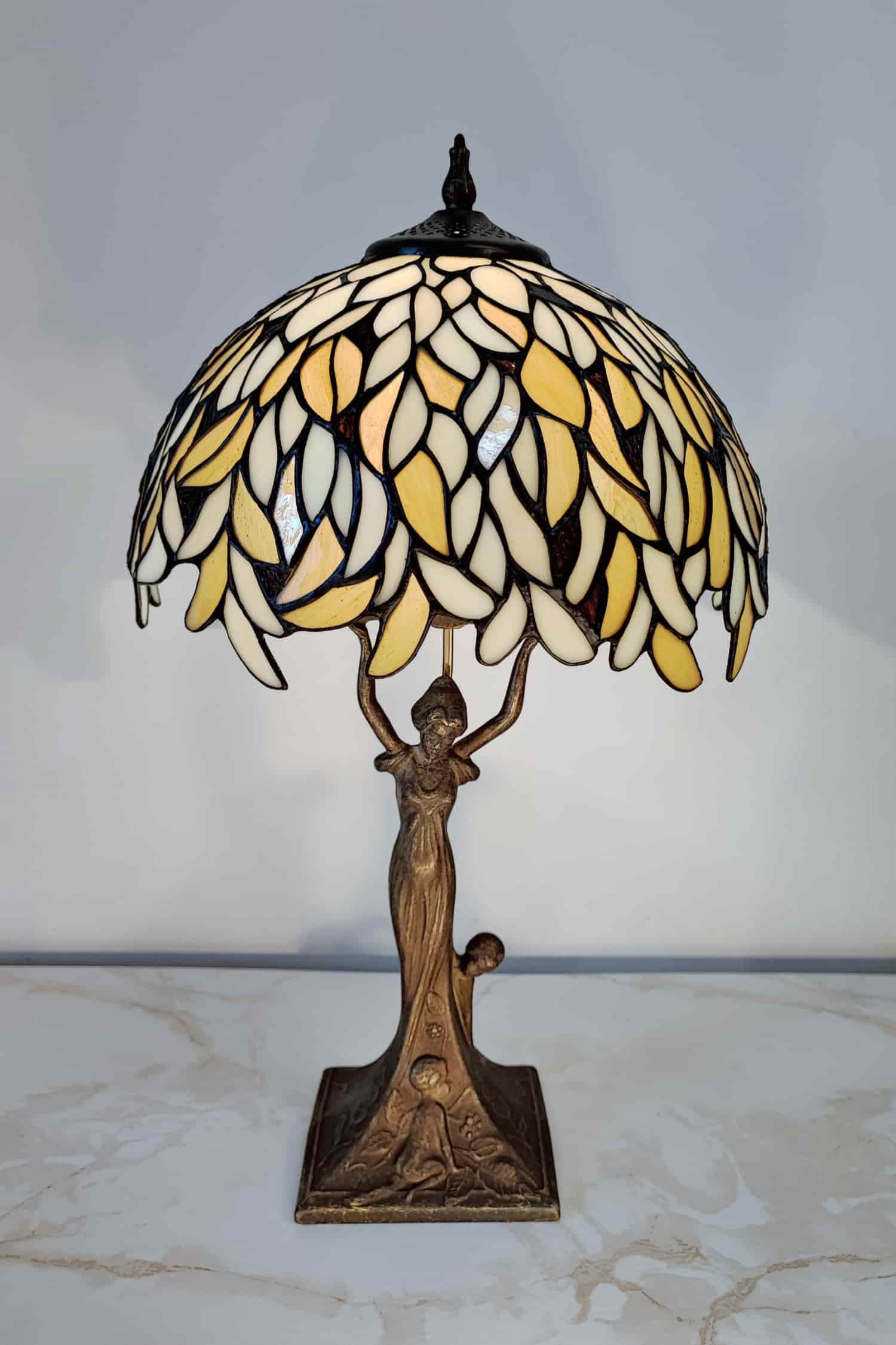 Lampada da Tavolo Tiffany con Foglie Bianche e Dorate, 30cm 2 Lampada da Tavolo Tiffany con Foglie Bianche e Dorate